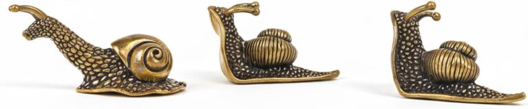 Set of 3 Tiny Solid Brass Snail Figurines – Cute Vintage Cottagecore Décor, Retro Antique-Style Miniature Figurine Collection for Terrarium, Desk, Bookshelf & Plant Pots